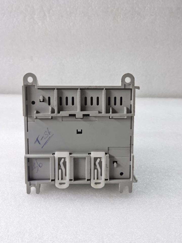 ALLEN BRADLEY MICRO820 2080-LC20-20QBB ETHERNET IP WITH 2080-SERIALISOL MODULE